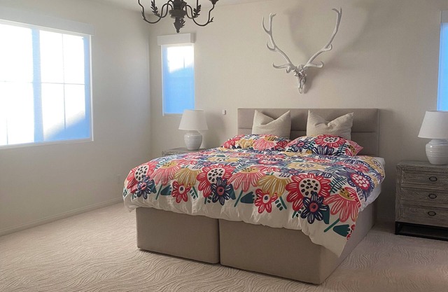 Charming Master Bedroom and bath in wonderful house San Marcos fully furnished
