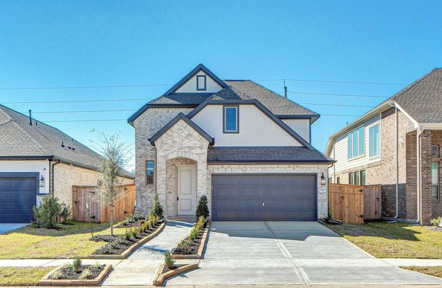 Charming Meadow Trail Manor: Your Perfect Getaway Destination Awaits Here #41357