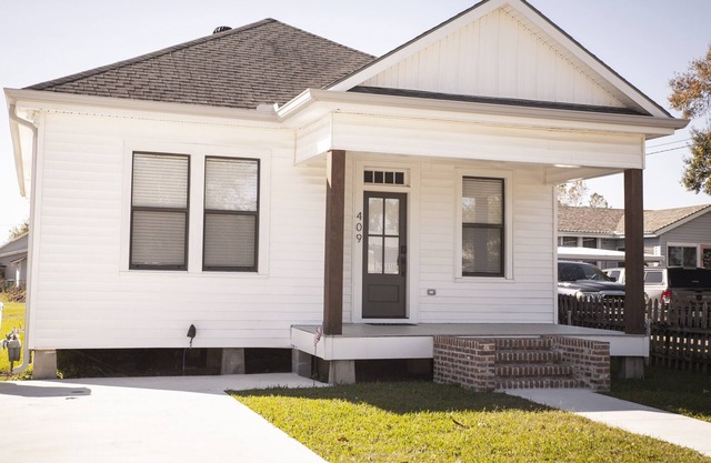 Charming Meets Modern 2-bedroom Cottage