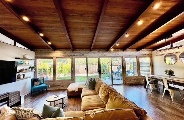 Charming mid-century cottage in Old Town Pinole