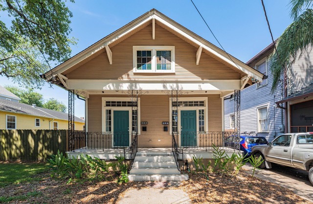 Charming Mid-City duplex near hospitals and public transportation.