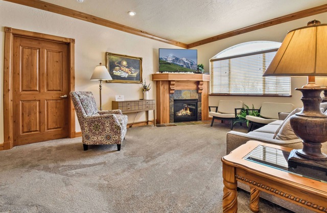 Charming Midway Villa~Pool, Tubing, Skiing, & Ice Castles Villa 2057-1