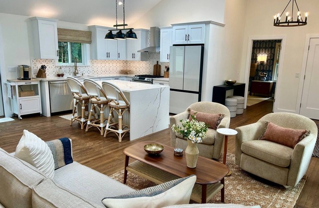 Charming Modern Cottage by the Bay and Beach - 3 bedroom/2 baths - Hampton Bays