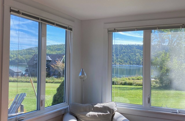 Charming Moderne Cottage mit Blick aufs Wasser und ein eigenes Spa. Ruhige Lage an der Küste