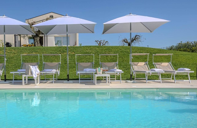Charmante moderne Villa mit Pool, nur 15 Minuten von den Stränden von Civitanova Marche entfernt