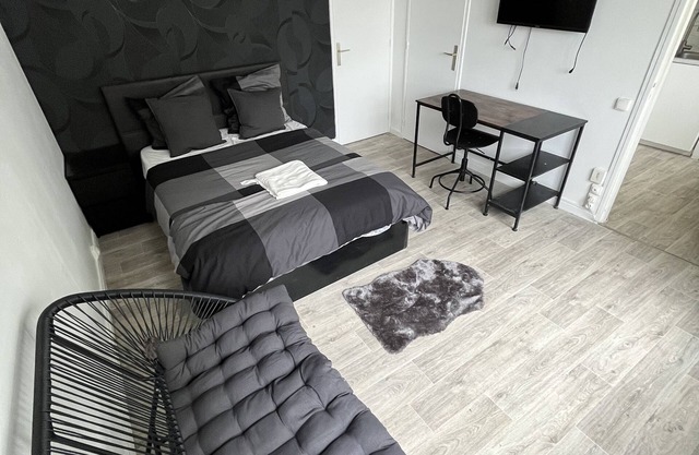 Charming modernised studio apartment very pleasant, furnished and equipped.