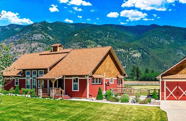 Charming Montana Country Home, Sleeps 7, Hot Tub & Fire Pit w/ Mountain Views!