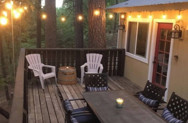 Charming Mountain Cottage in Blue Lake Springs