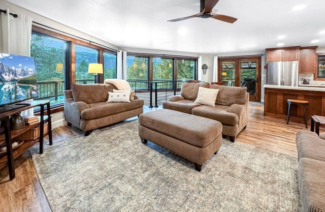 Charming Mountain Escape near Lake Cascade