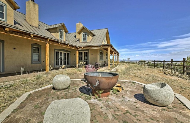 Charming Mountain Estate with Views and Fire Pit!