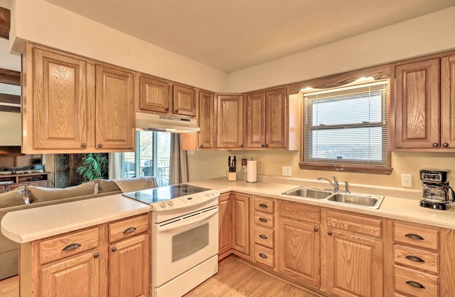 Charming Mountain Home Retreat w/ Lake Views!
