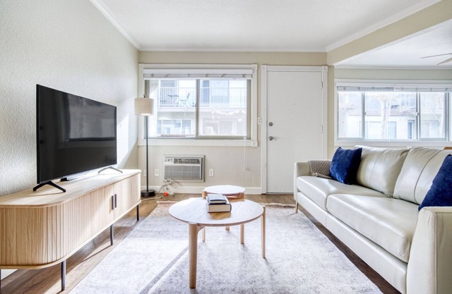Charming Mountain View 2BR w/ Pool & Gym, 5 min to Target, by Blueground