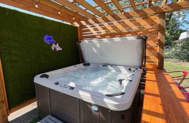 Charming Mpls Escape - Sleeps 14