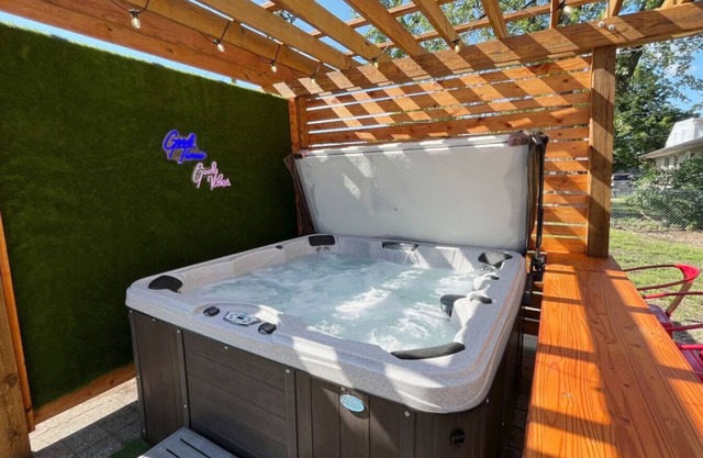 Charming Mpls Escape - Sleeps 14