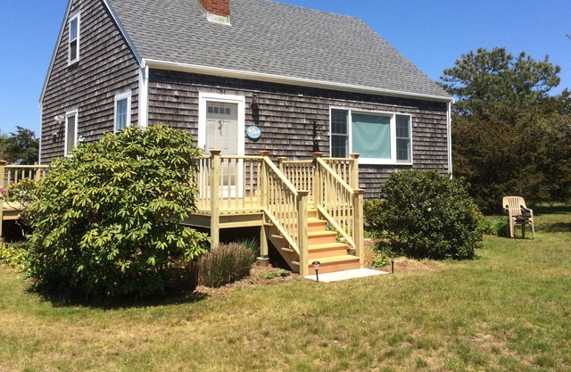 Charming Nantucket Home Edge of Town