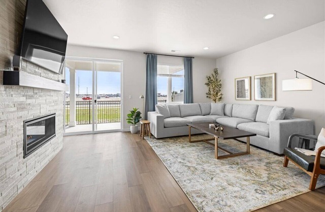 Charming NEW 3-bedroom house with Pool/Playground Near Grocery and Restaurants