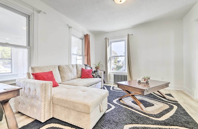 Charming New London Home < 1 Mi to River Taxi