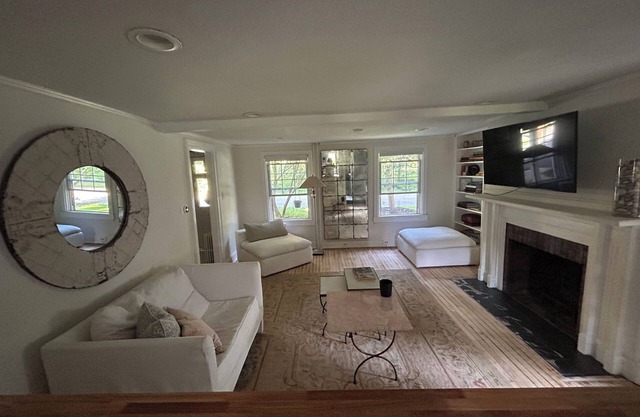 Charming newly renovated 2-bedroom house in the village of Cornwall-on-Hudson