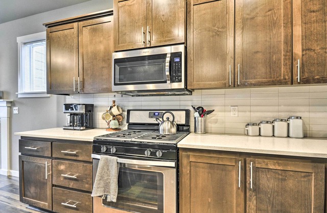 NEW! Charming Newberg Home: Walk to Dtwn, Wineries