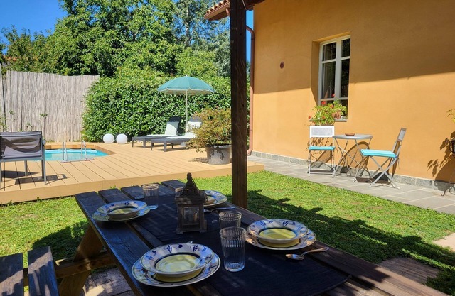 Reizende neu renovierte Hütte tolle Aussicht, einen eigenen Pool, zu Fuß zum / shop bar. W-LAN!