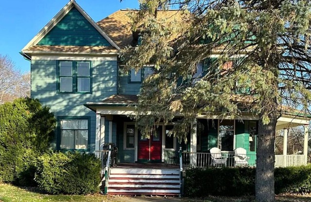 Charming *newly renovated* Victorian House for Rent
