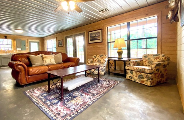 Charming Newly Renovated 2-Bedroom Cabin with highspeed WiFi, in peaceful Sardis
