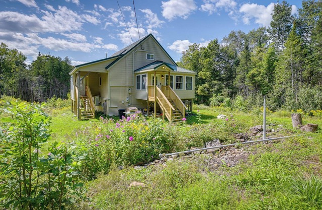 Charming Newport Cabin on 35 Acres!