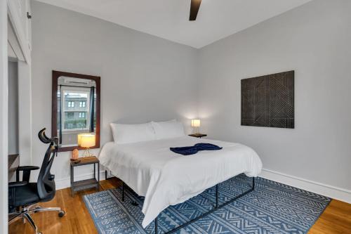 Charming Nola 1br W Backyard