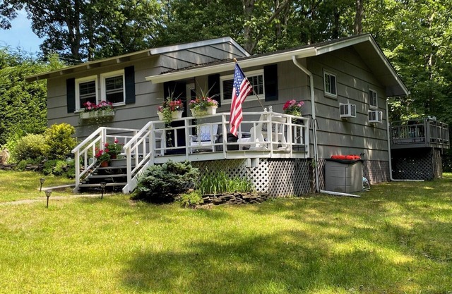 Charming North Fork Beach Cottage