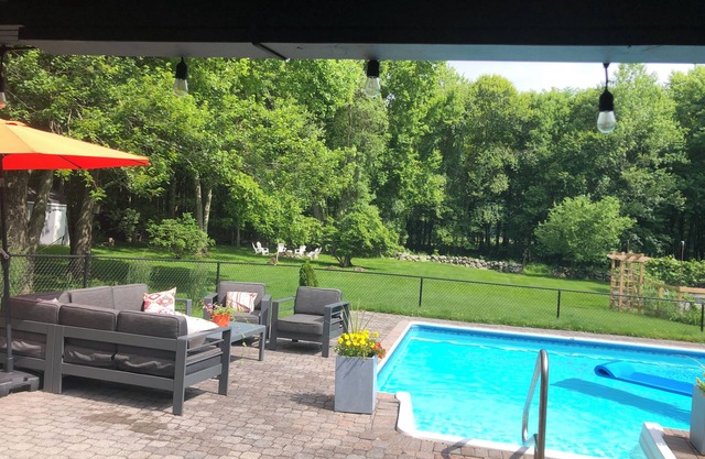 Charming North Salem home, pet friendly, pool, great yard, close to horse shows!