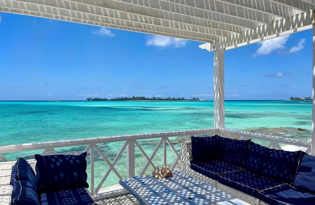 Charming ocean-front beach villa w/ private pool/hot tub plus SPECTACULAR VIEW!