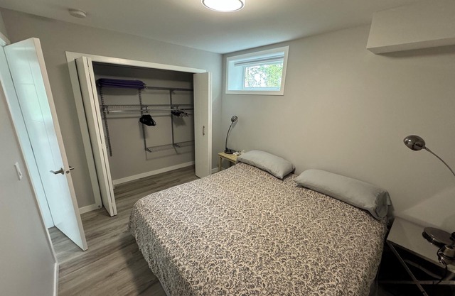Charming Okanagan lake view, 1 bedroom pet friendly suite in beautiful Vernon