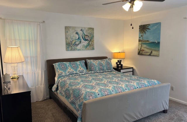 Charming old fashioned 2-bedroom bungalow in Lehigh Acres