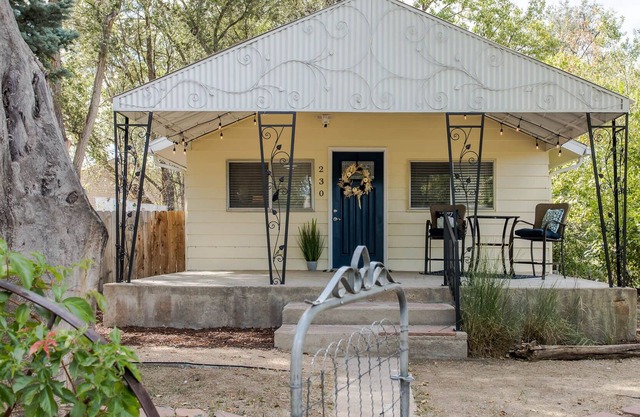 Charming Old Town Erie Retreat-Mountain Views!