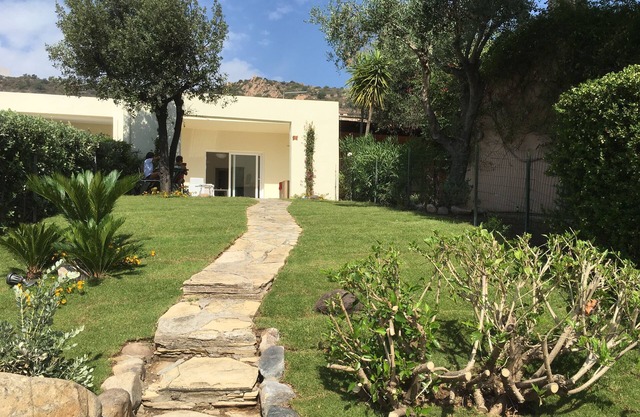 Charming Oleander Villa mit Meerblick in Is Molas Golf Resort Pula.