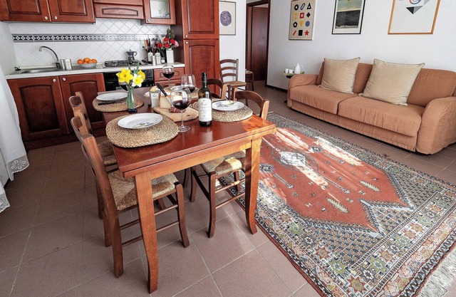 Charmantes Olivenbauernhof-Apartment, private Terrasse, schöne Aussicht, nahe Dorf