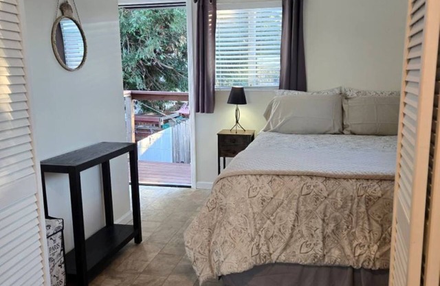Charming One Bedroom Apartment with View of the Carquinez Straits