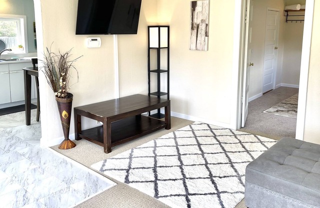 Charming one bedroom near Amazon, JBLM, and American lake