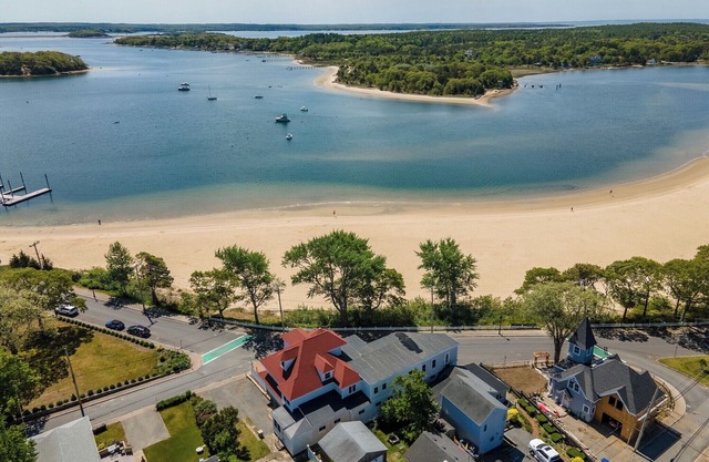 Charming Onset Beach Escape