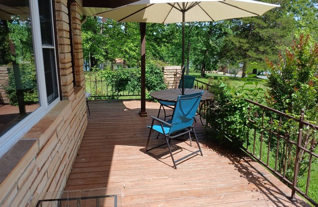 Charming Ozark cottage in tranquil Horseshoe Bend with lake view, AC & WiFi
