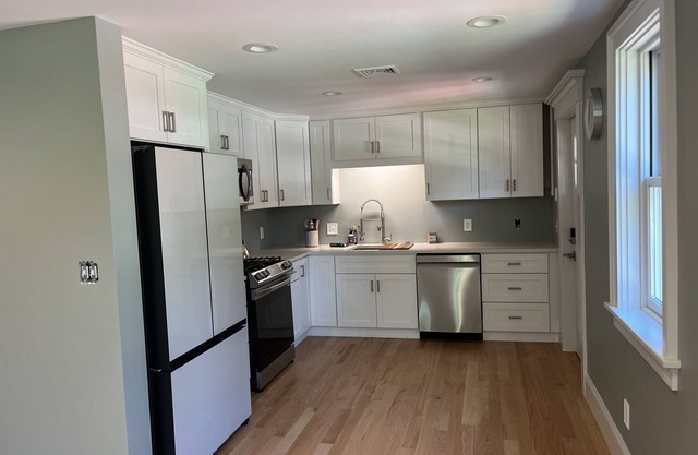 Charming Padanaram Apartment, Blocks from Village Center, Brand New in 2023!