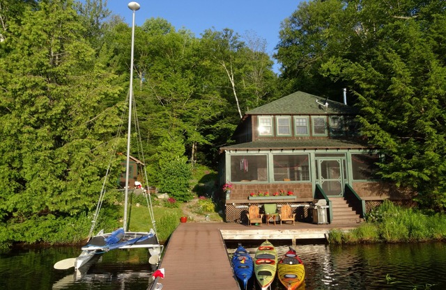 Cottage mit Charme liegt am Rand von Ober Saranac Lake