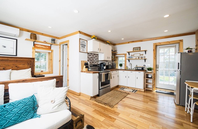 Charming Patchogue Cottage!