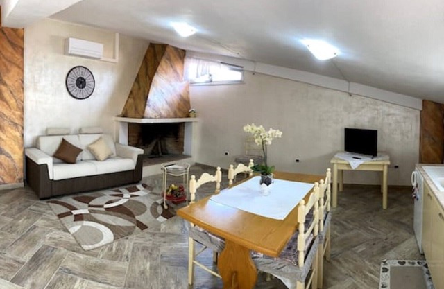 Charming penthouse in hamlet near the sea