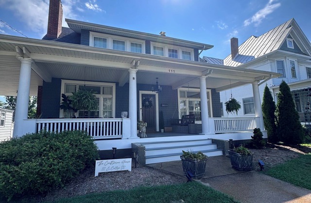 House in Bridgewater college. Less than 10 minutes to JMU, vineyards, much more.