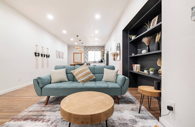Charming Pet Friendly 3-BR Home in Downtown Riverside, Perfect for Monthly Stays