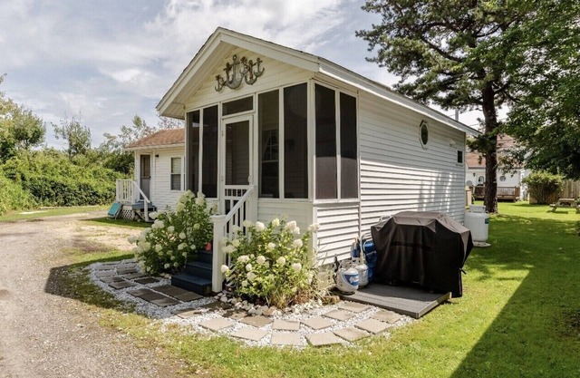 Charming Pine Point OOB Beach Cottage Kleines Haus, nur wenige Schritte vom Strand entfernt
