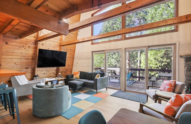 Charming Pinecrest Cabin w/ Private Deck