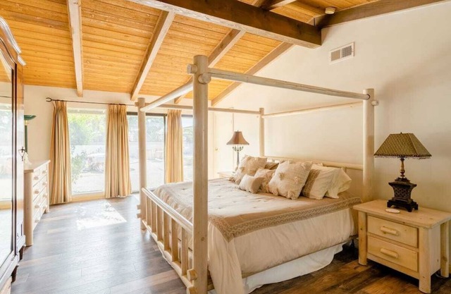 Charming & Private Guesthouse on a Working Horse Rescue Ranch
