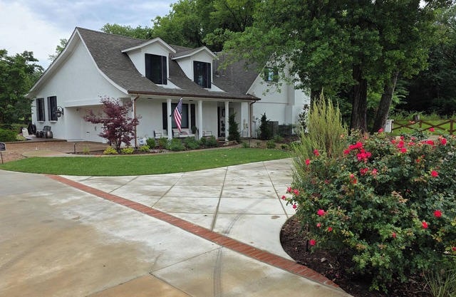 Charming, Private 3-bedroom house in awesome Broken Arrow 31-Day minimum stay